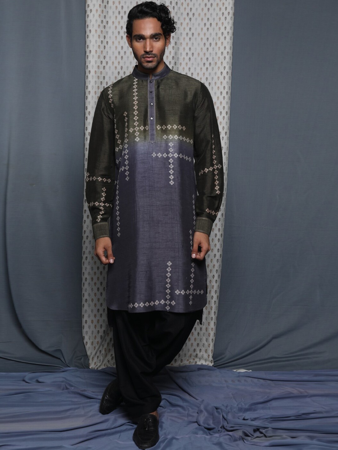 

Krishna Mehta Geometric Printed Mandarin Collar Kurta, Olive