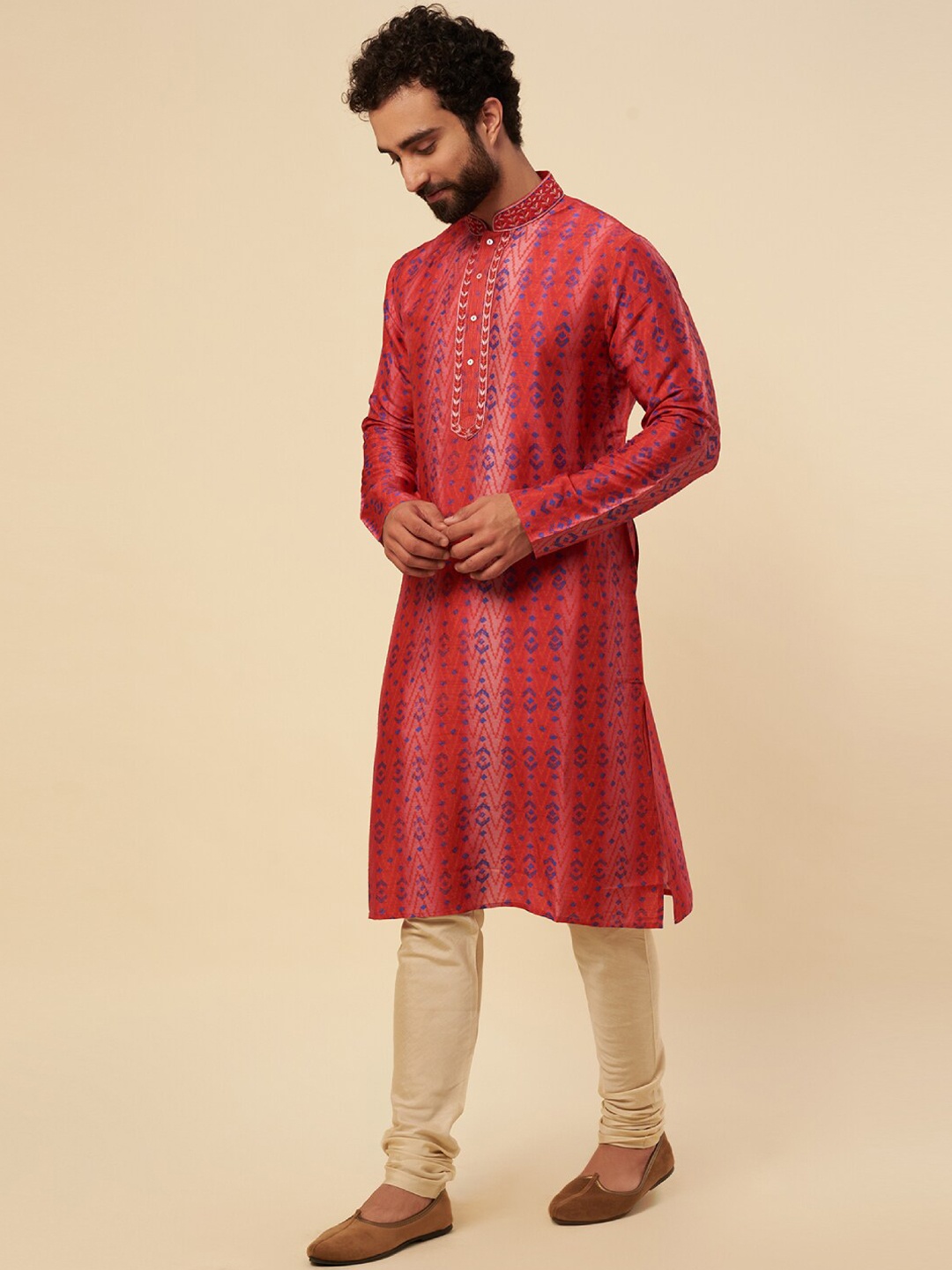 

Krishna Mehta Ethnic Motifs Mandarin Collar Thread Work Straight Kurta With Chudiar, Red
