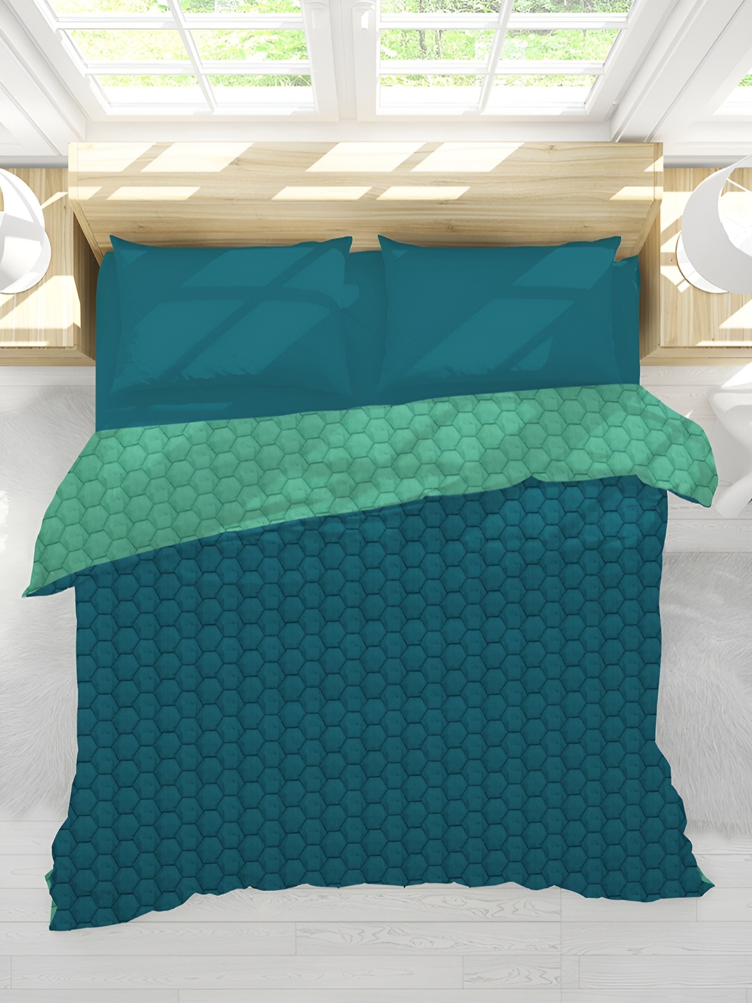 

Sassoon Green Geometric Mild Winter 150 GSM Double Bed Reversible Quilt