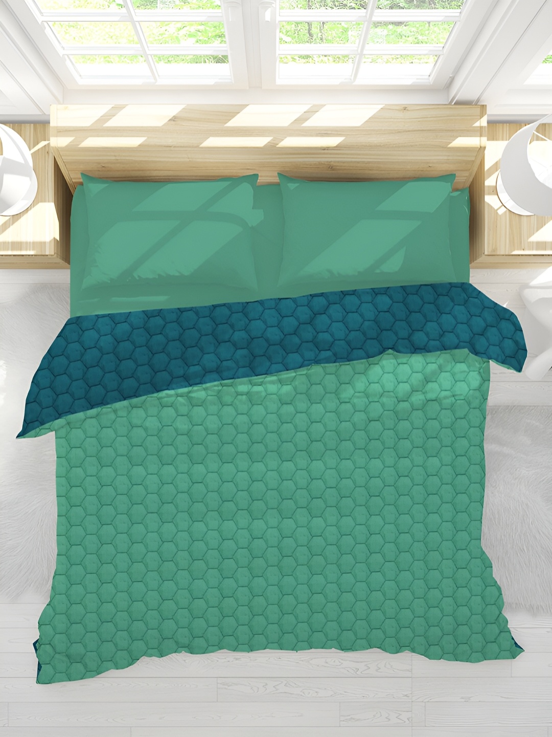 

Sassoon Green Geometric Mild Winter 150 GSM Double Bed Reversible Quilt