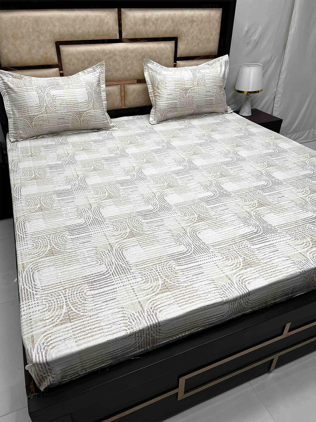 

Pure Decor Divine Fur Beige & White 350 TC Abstract King Bedsheet with 2 Pillow Covers
