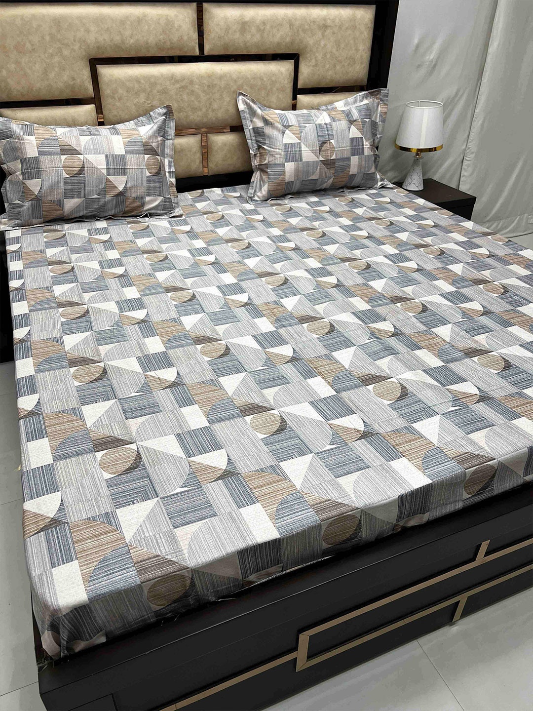 

Pure Decor Divine Fur Grey & White 350 TC Geometric King Bedsheet with 2 Pillow Covers
