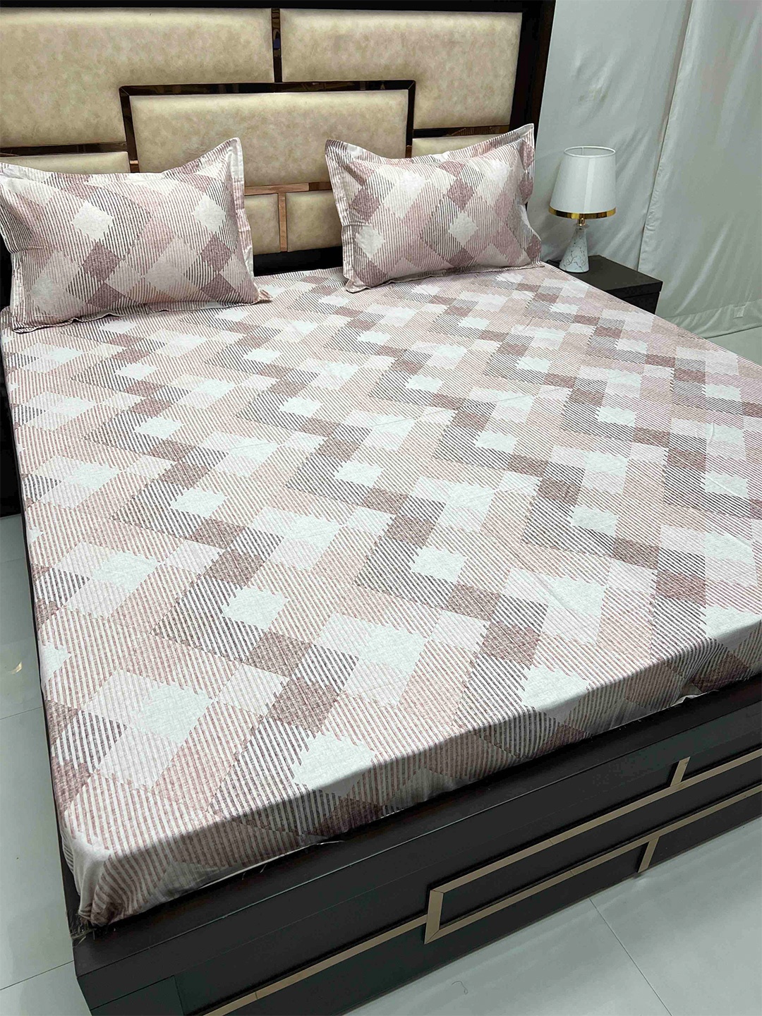 Pure Decor Divine Fur Maroon & Brown 350 TC Geometric King Bedsheet with 2 Pillow Covers