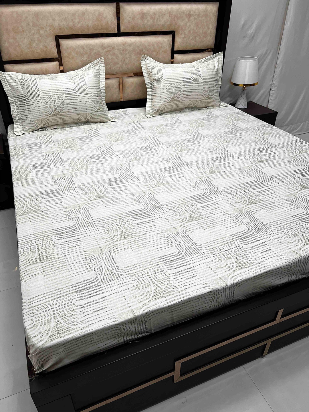 

Pure Decor Divine Fur Beige & White 350 TC Abstract King Bedsheet with 2 Pillow Covers