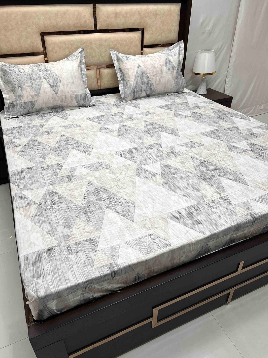 

Pure Decor White & Grey Geometric 350 TC King Bedsheet with 2 Pillow Covers