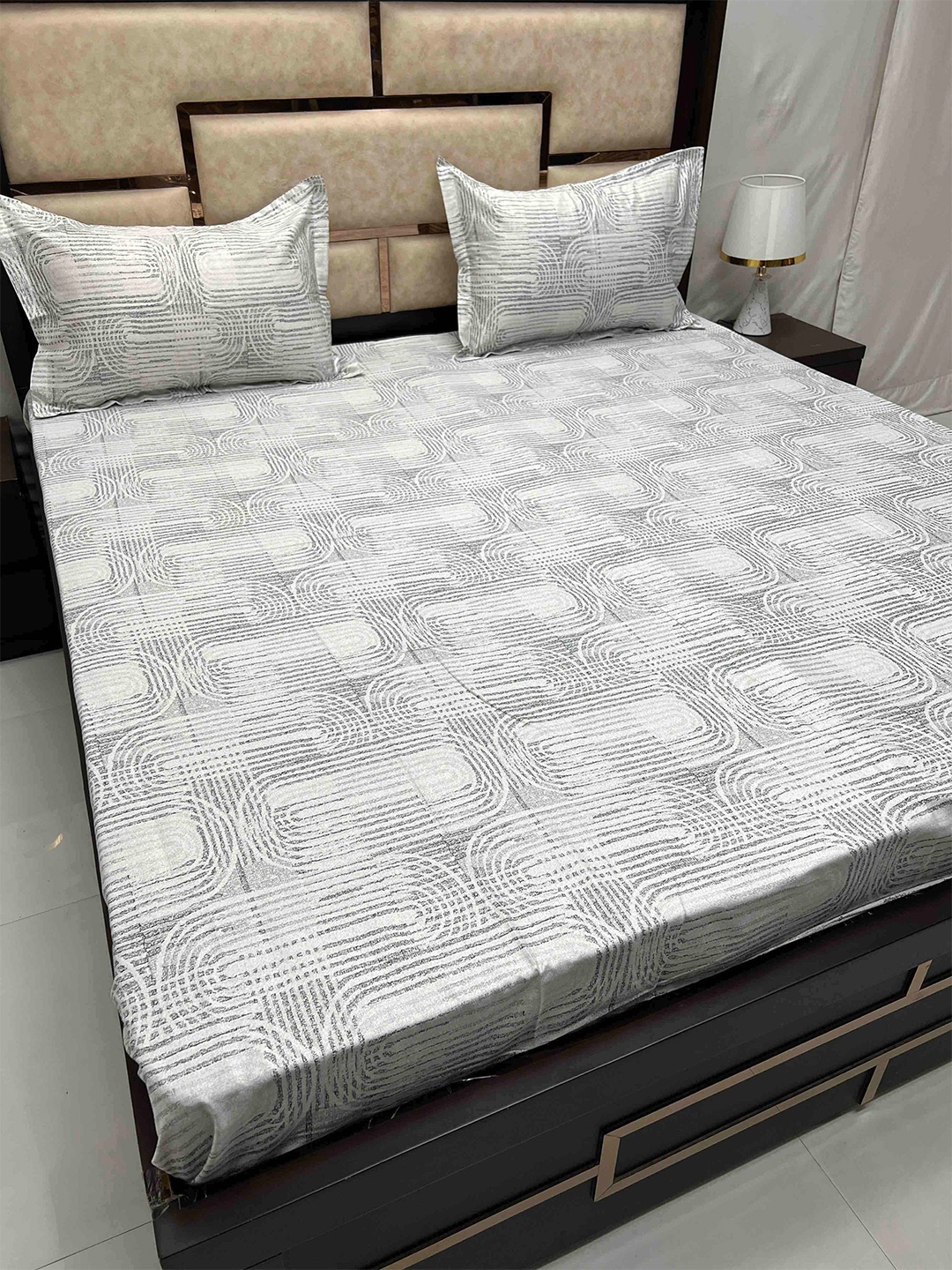 

Pure Decor Divine Fur Grey & White 350 TC Abstract King Bedsheet with 2 Pillow Covers