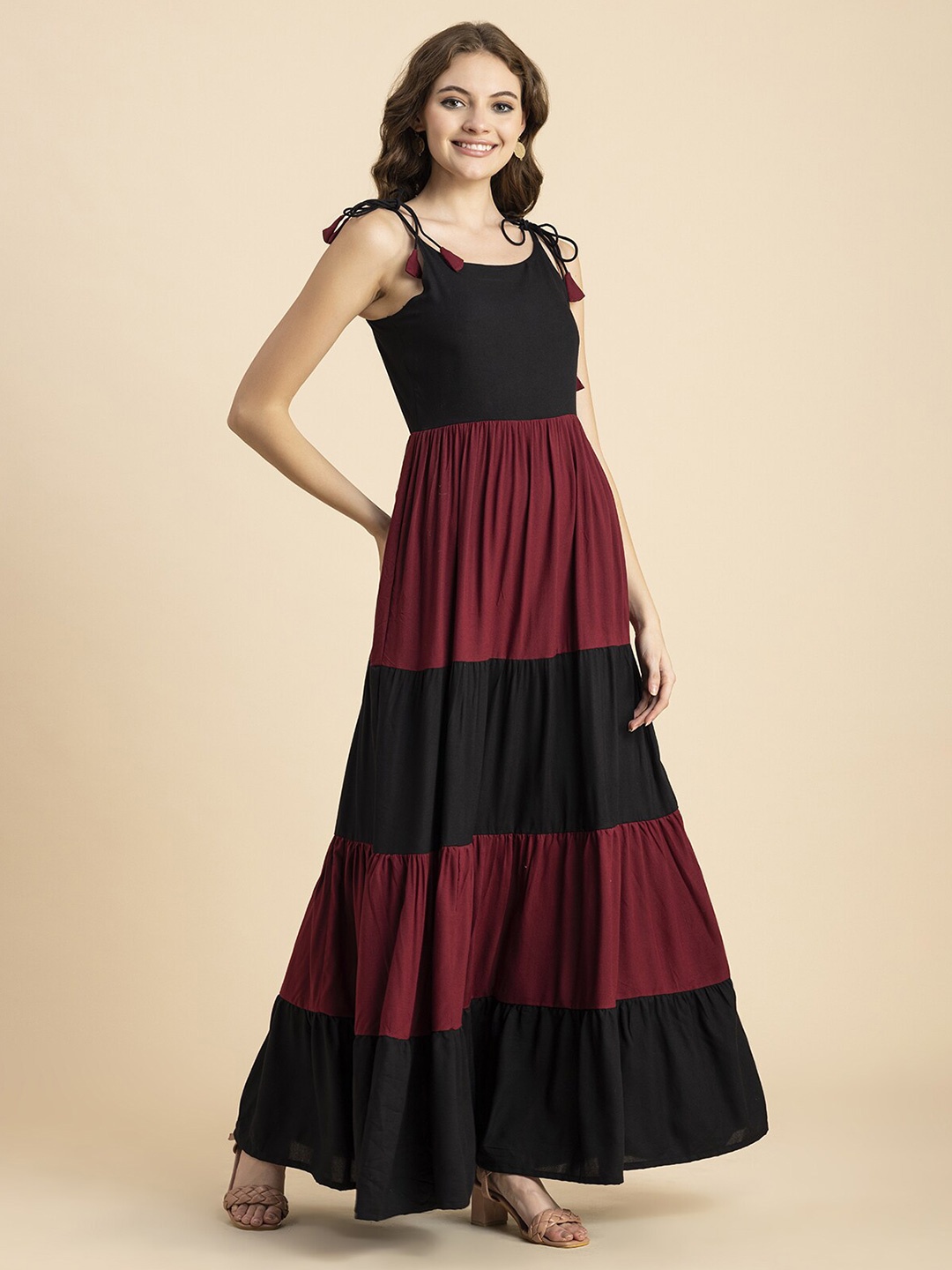 

PURSHOTTAM WALA Colourblocked Tiered Fit & Flare Dress, Maroon