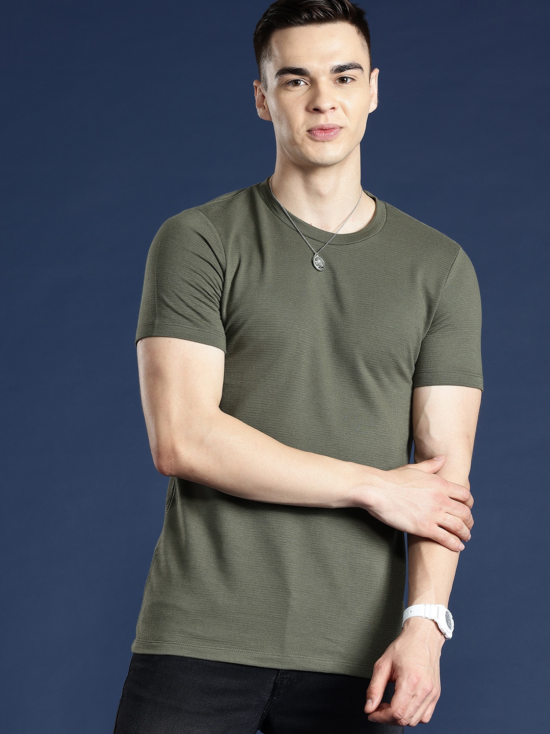 

Mast & Harbour Men Solid T-shirt, Olive