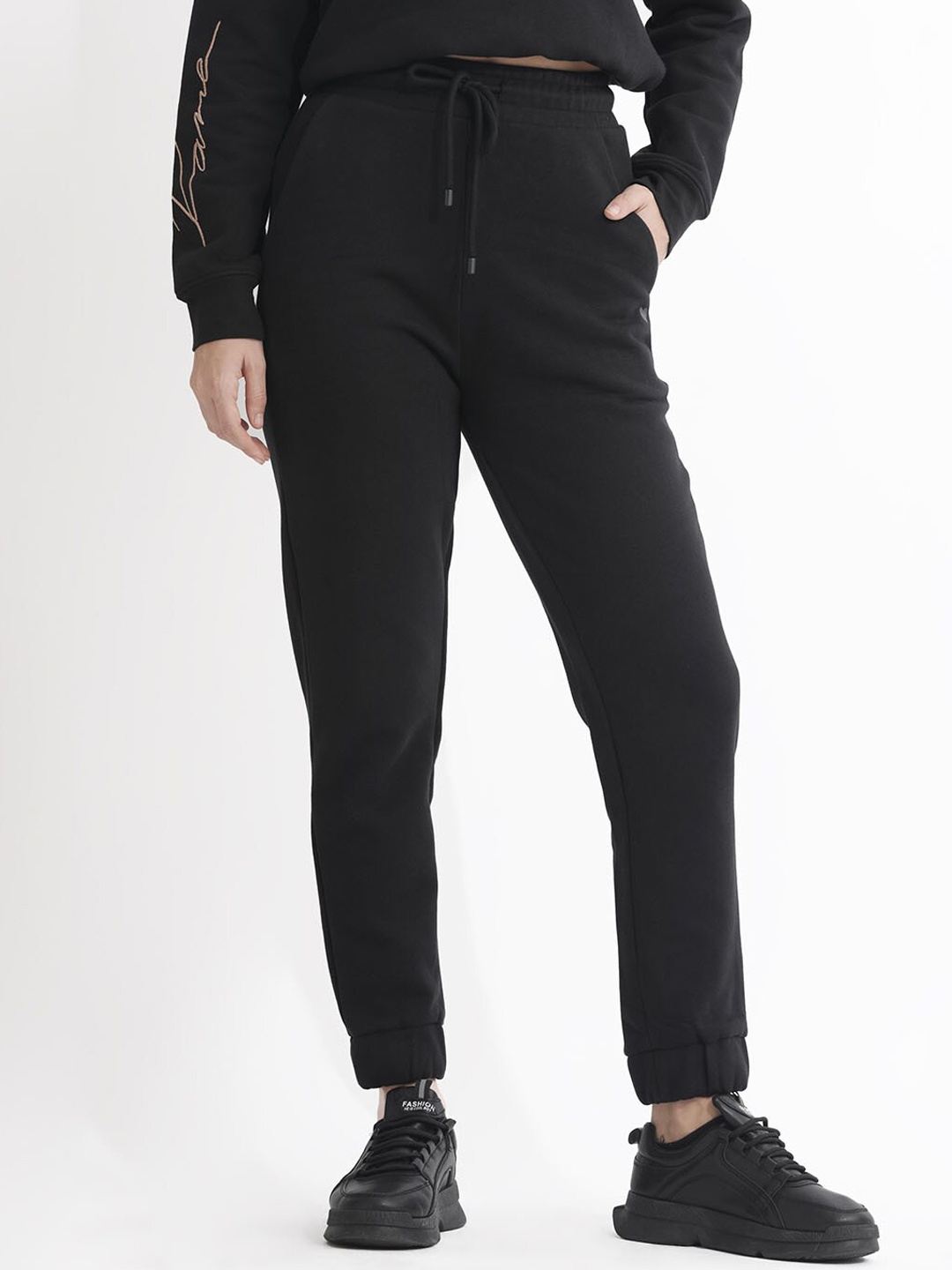 

RAREISM Women Slim-Fit Mid-Rise Cotton Joggers, Black
