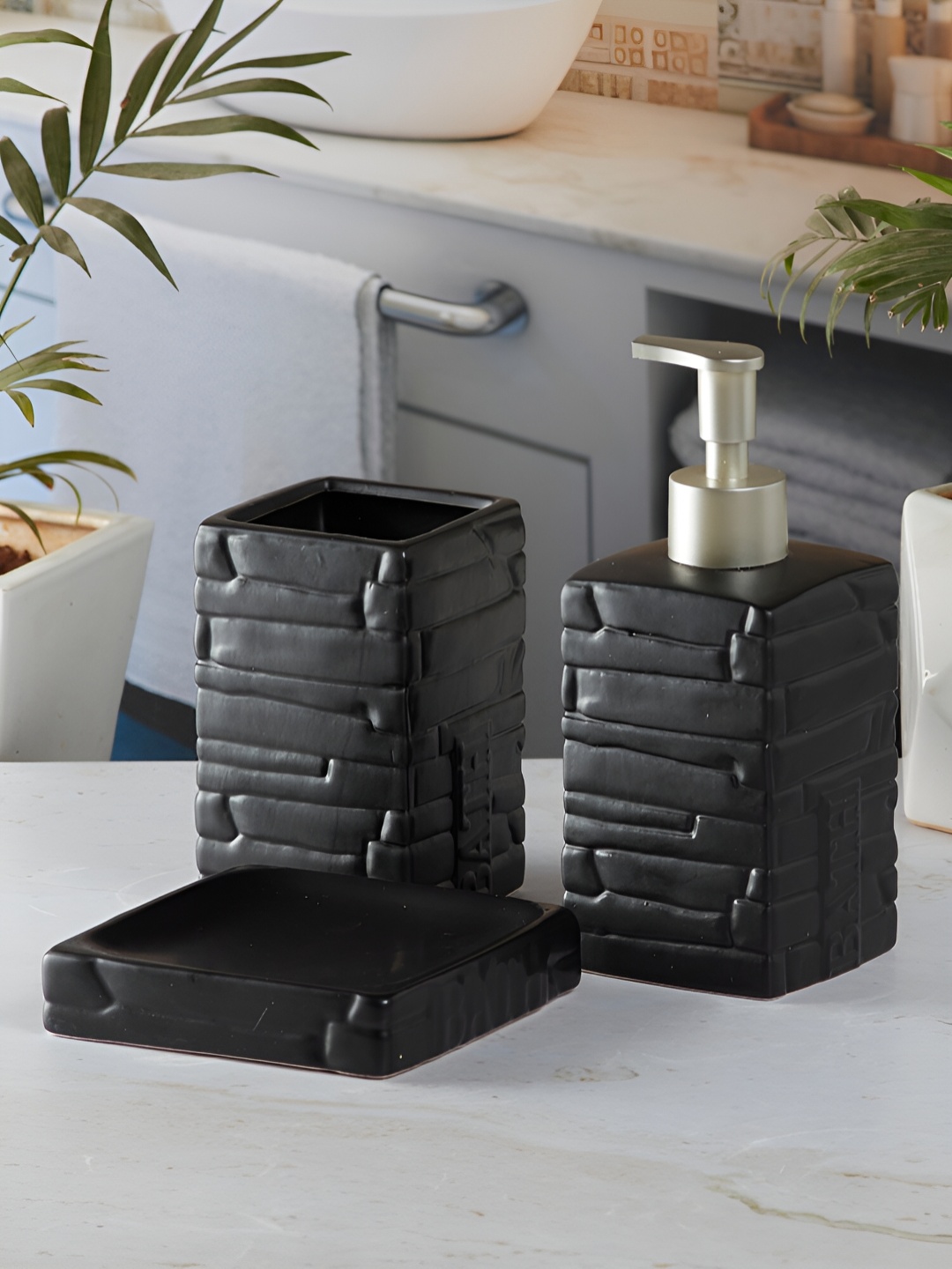 

Kookee Black 3 piece Abstract Ceramic Bath Accessories Set