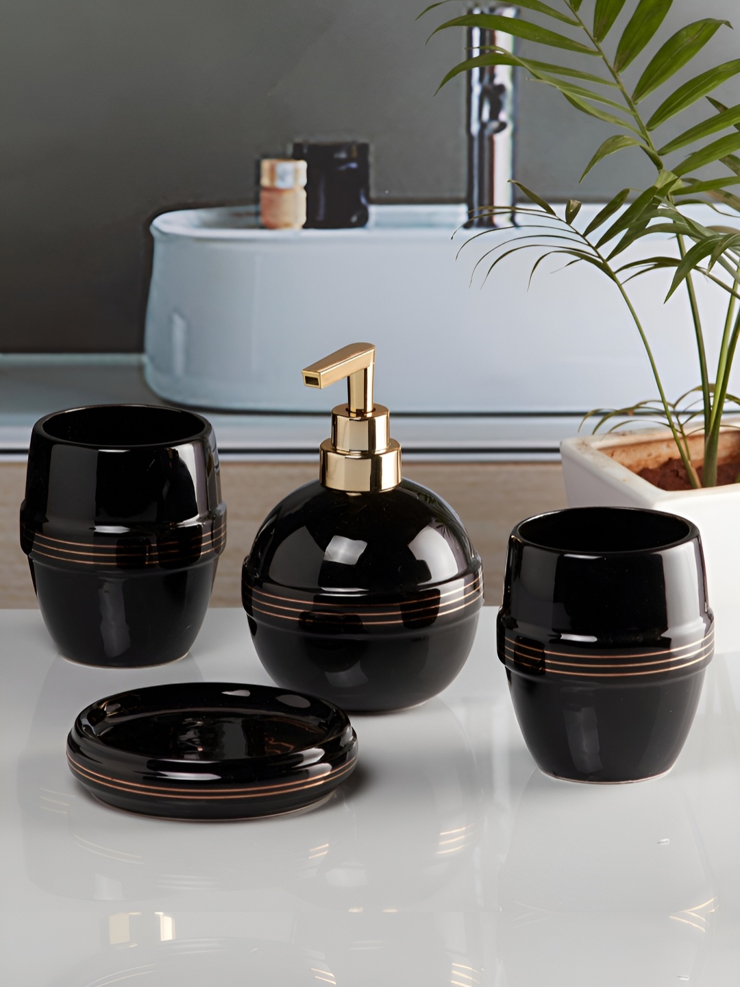 

Kookee Black 4 pieces Abstract Ceramic Bath Accessories Set