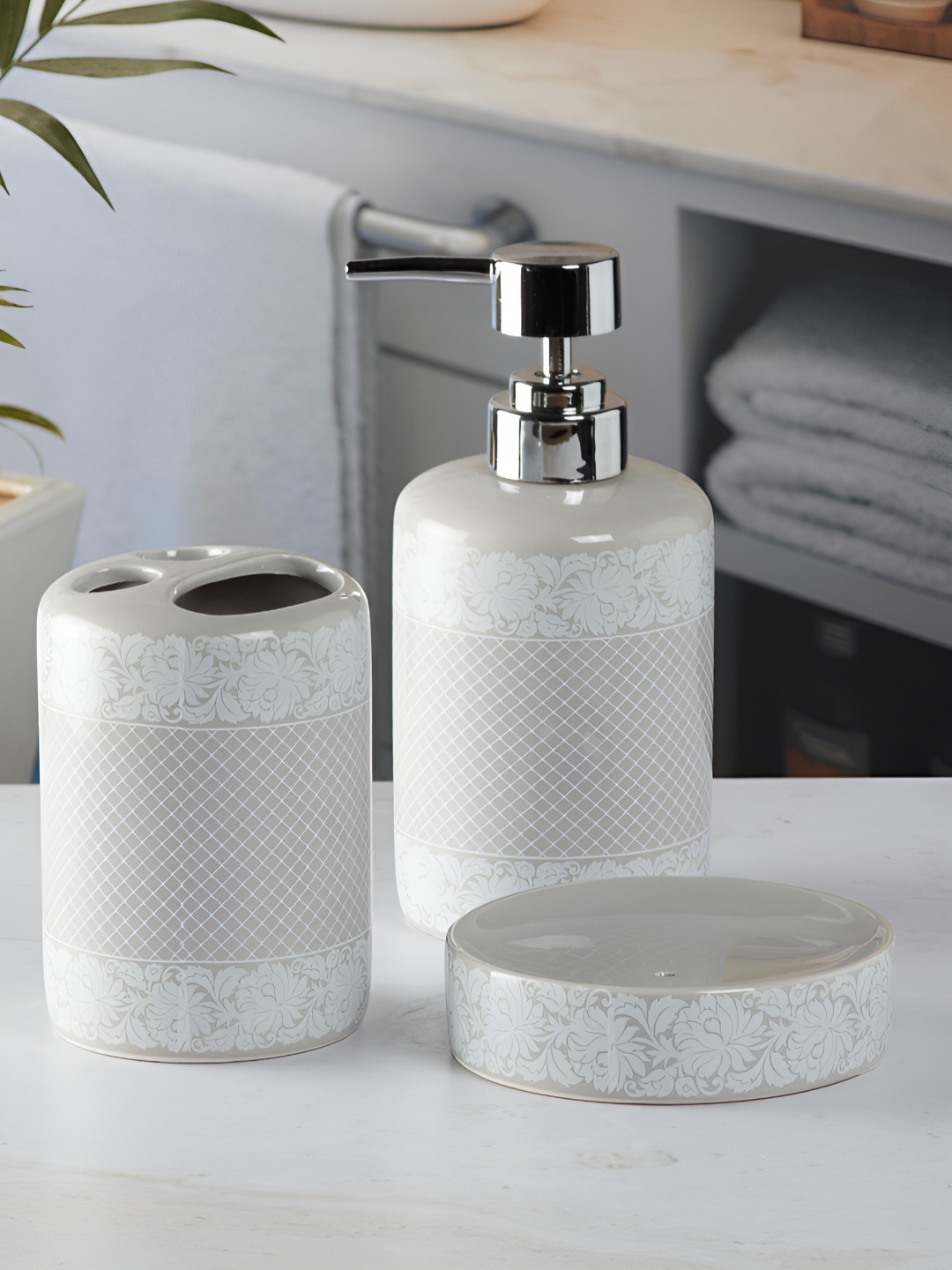 

Kookee Grey 3 Pieces Abstract Ceramic Bath Accessories Set