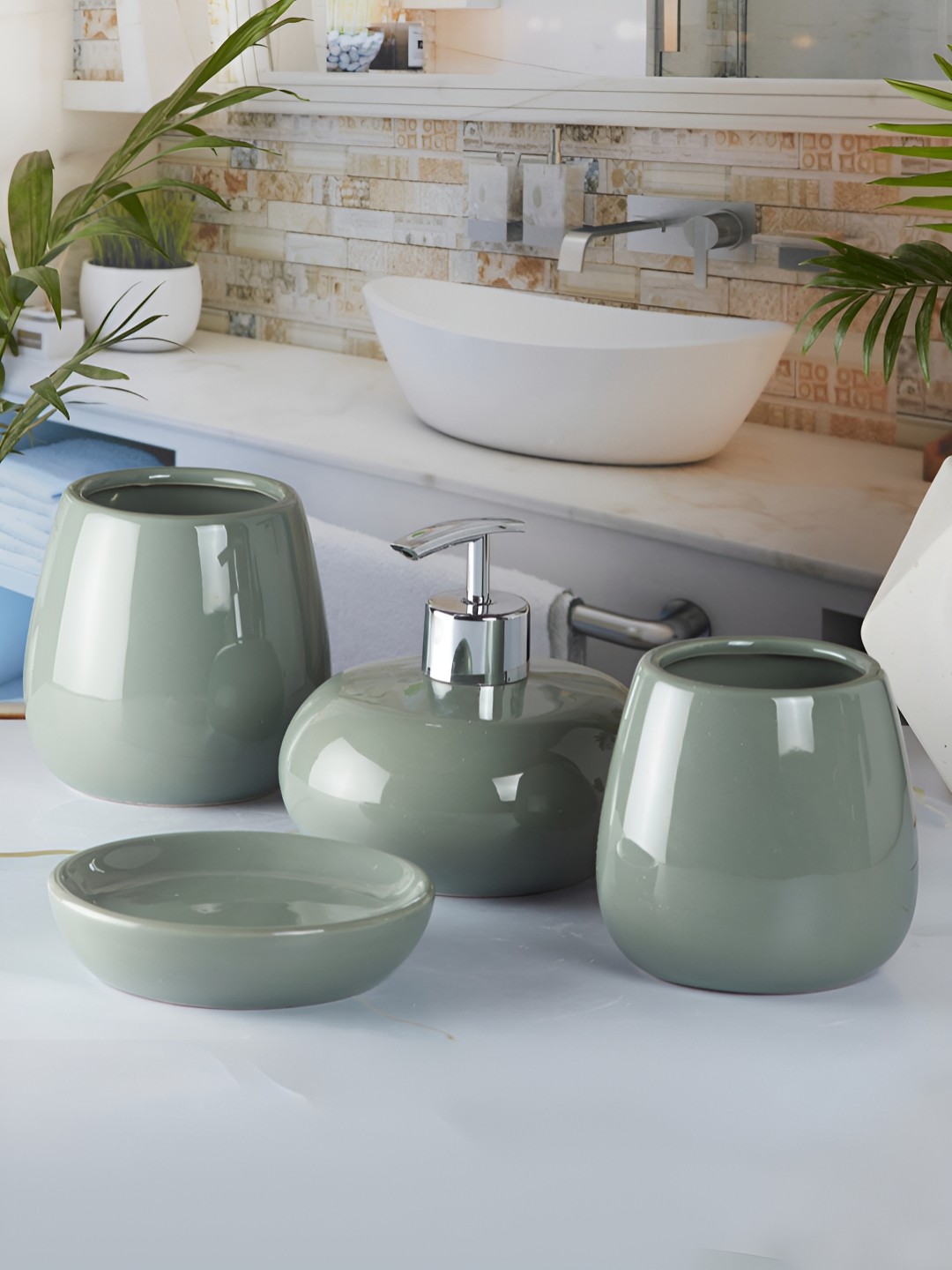 

Kookee Green 4 pieces Ceramic Glossy Bath Accessories Set