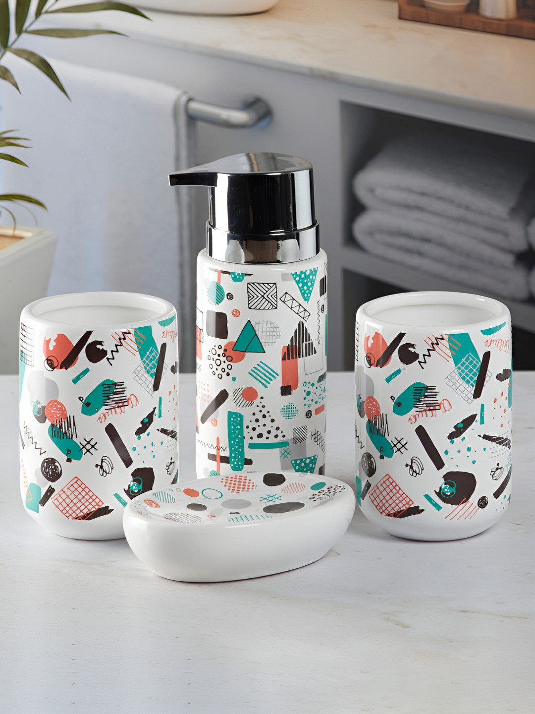 

Kookee White 4 pieces Abstract Ceramic Bath Accessories Set