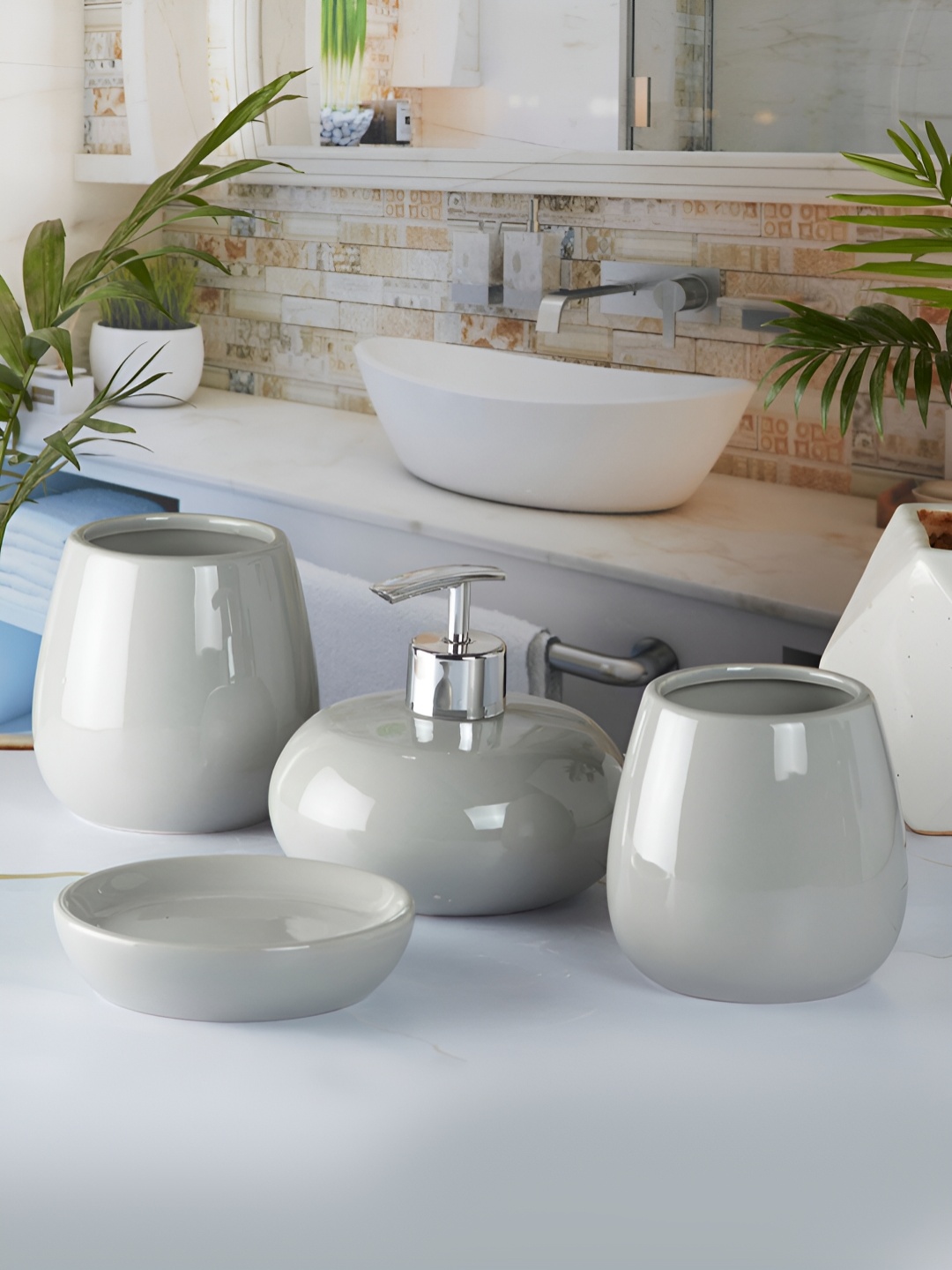 

Kookee Grey 4 Pieces Ceramic Glossy Bath Accessories Set