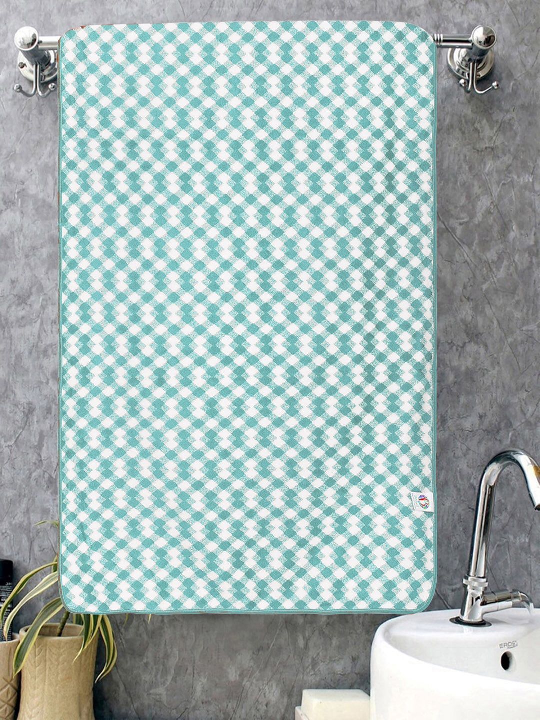 

ROMEE Green & White Printed 350 GSM Bath Towel