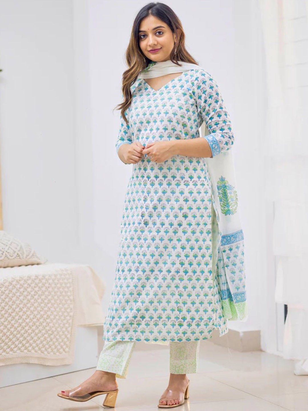 

Royal Export Floral Printed Kurta & Trousers With Dupatta, Turquoise blue