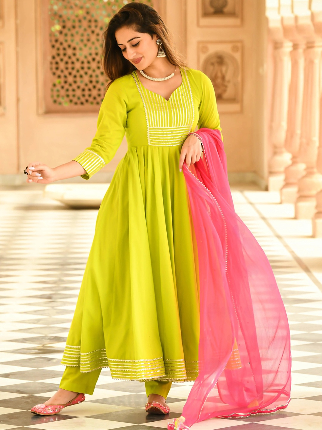 

Royal Export Yoke Design Sweetheart Neck Anarkali Kurta with Trousers & With Dupatta, Green