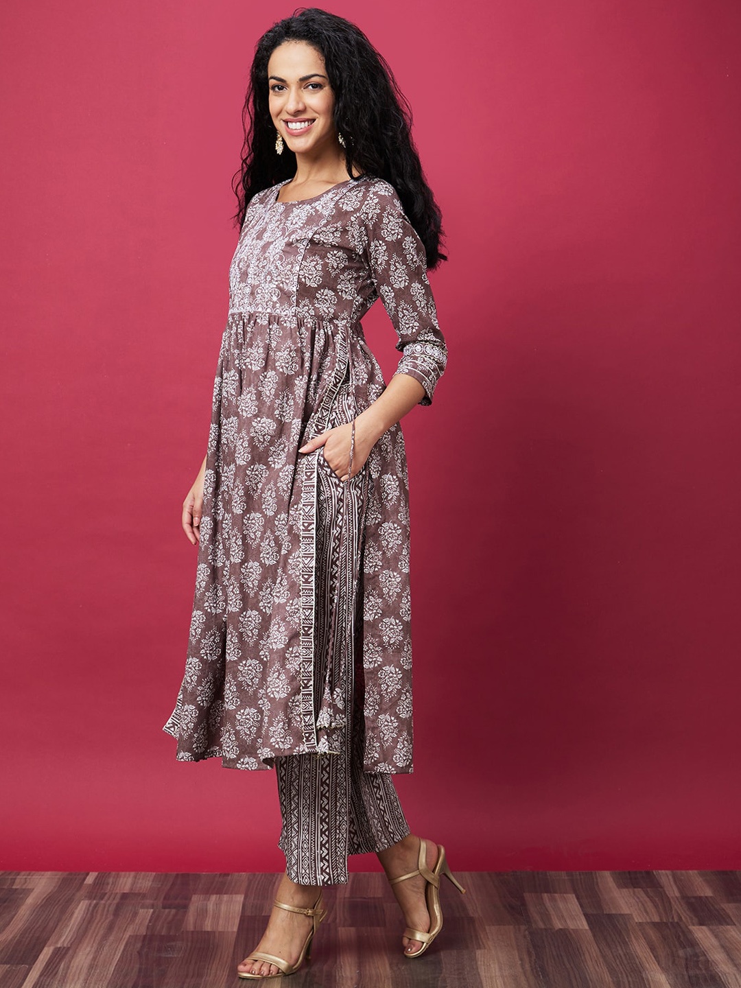 

Globus Floral Printed High Slit Thread Work Pure Cotton Kurta With Trousers, Taupe