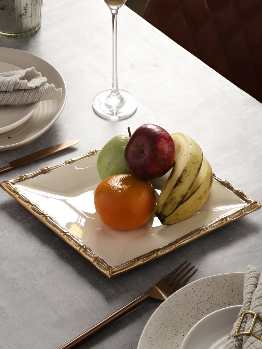 

Decor de Maison Alf Vine White & Gold-toned Metal Square Tray Platter
