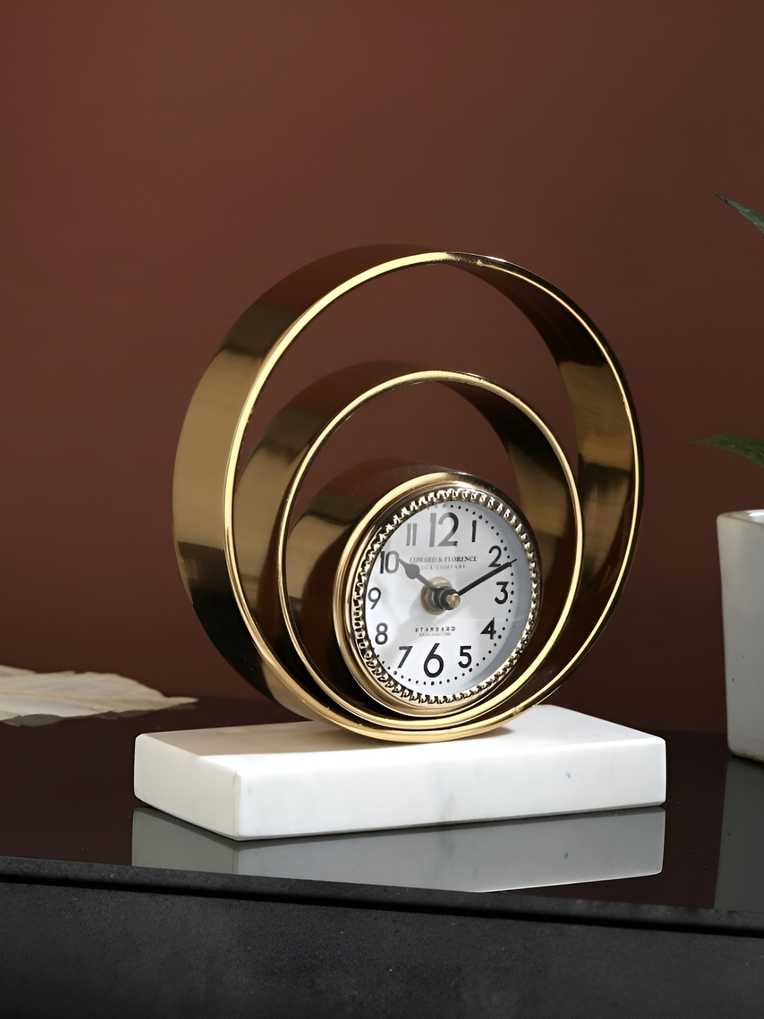 

Decor de Maison Gold-Toned Rings Of Saturn Table Clock