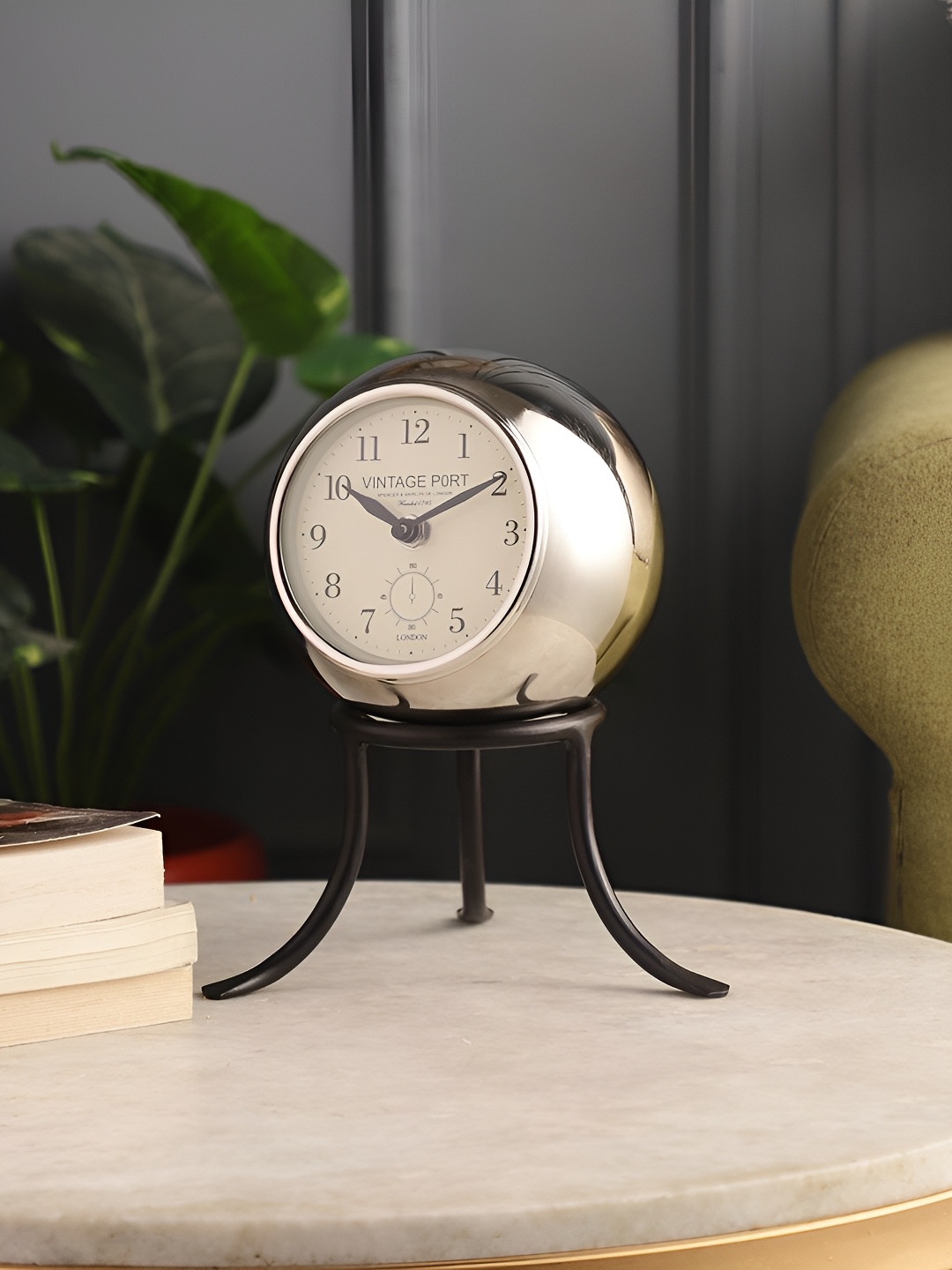 

Decor de Maison Silver-Toned Table Clock