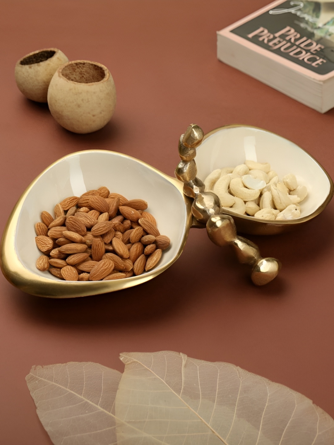 

Decor de Maison Stones White & Gold Metal Double Bowl Platter