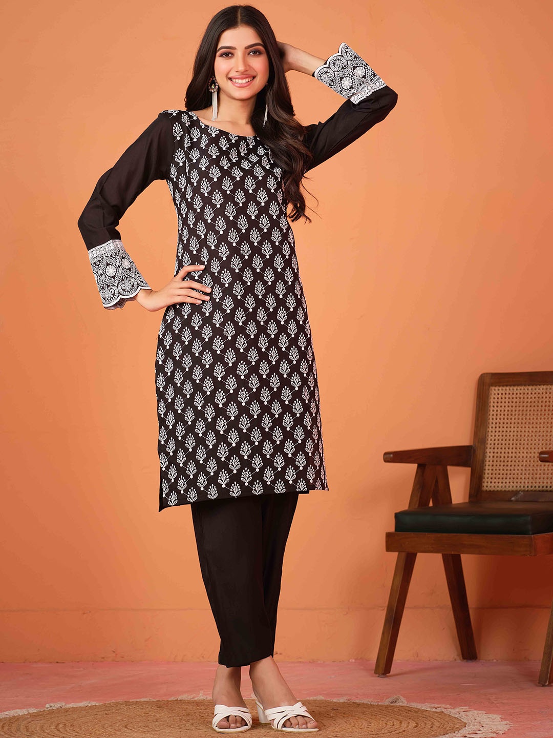 

Sangria Ethnic Motifs Embroidered Pure Cotton Kurta Set, Black