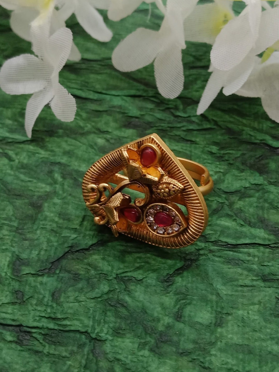 

AASHISH IMITATION Copper-Plated Kundan Studded Ring, Red