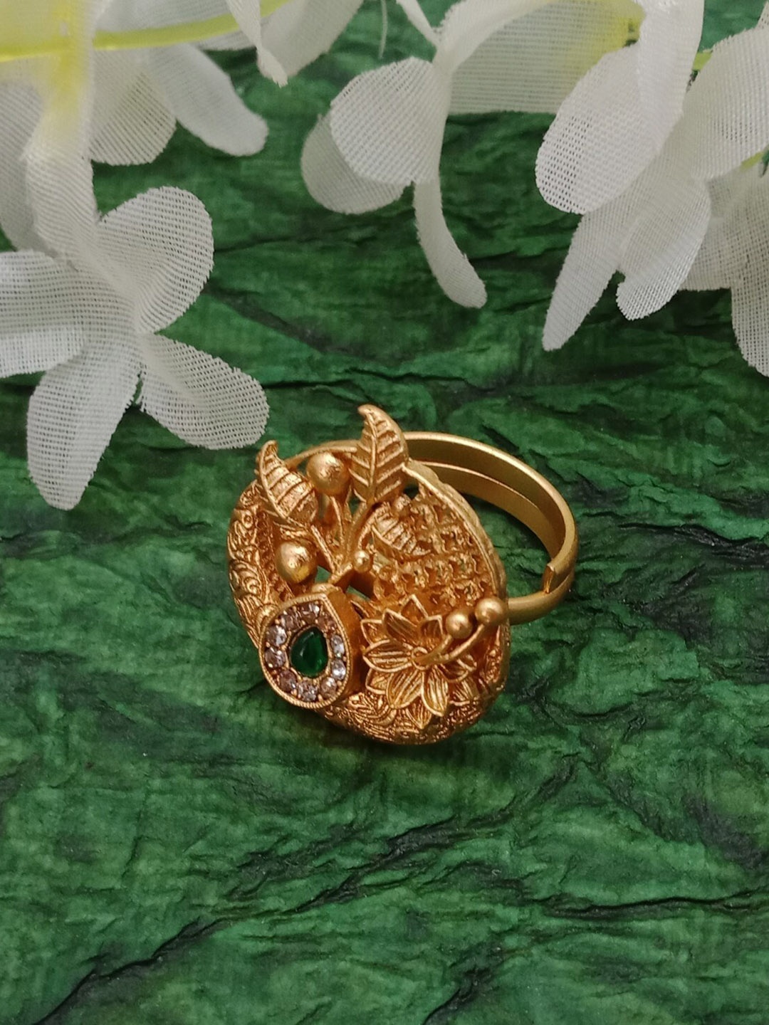 

AASHISH IMITATION Copper-Plated Kundan-Studded Adjustable Finger Ring