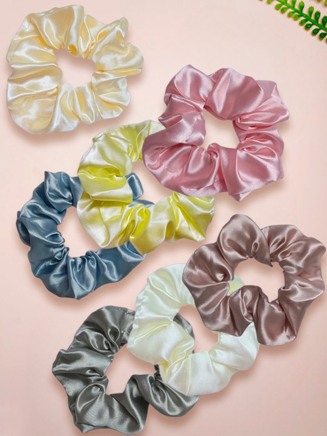 

OOMPH Set of 7 Ponytail Holders, Grey