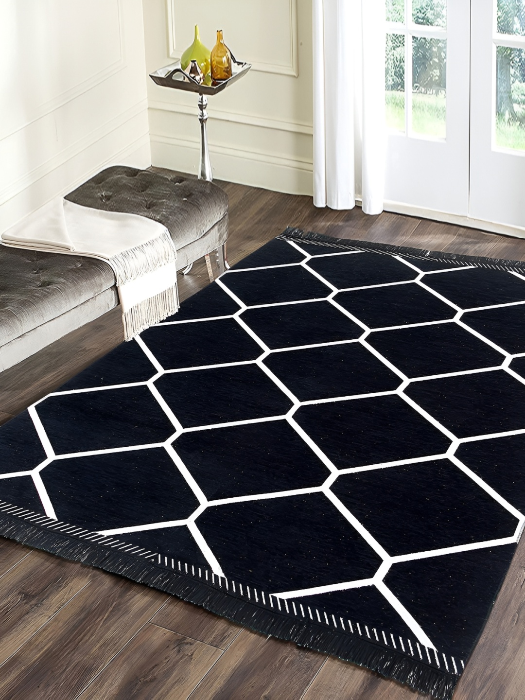 

Sparrow world Black & White Printed Velvet Chennile Carpet