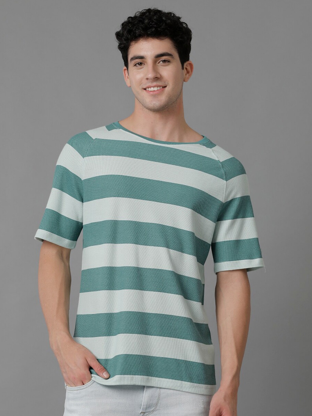 

Voi Jeans Men Grey Striped T-shirt