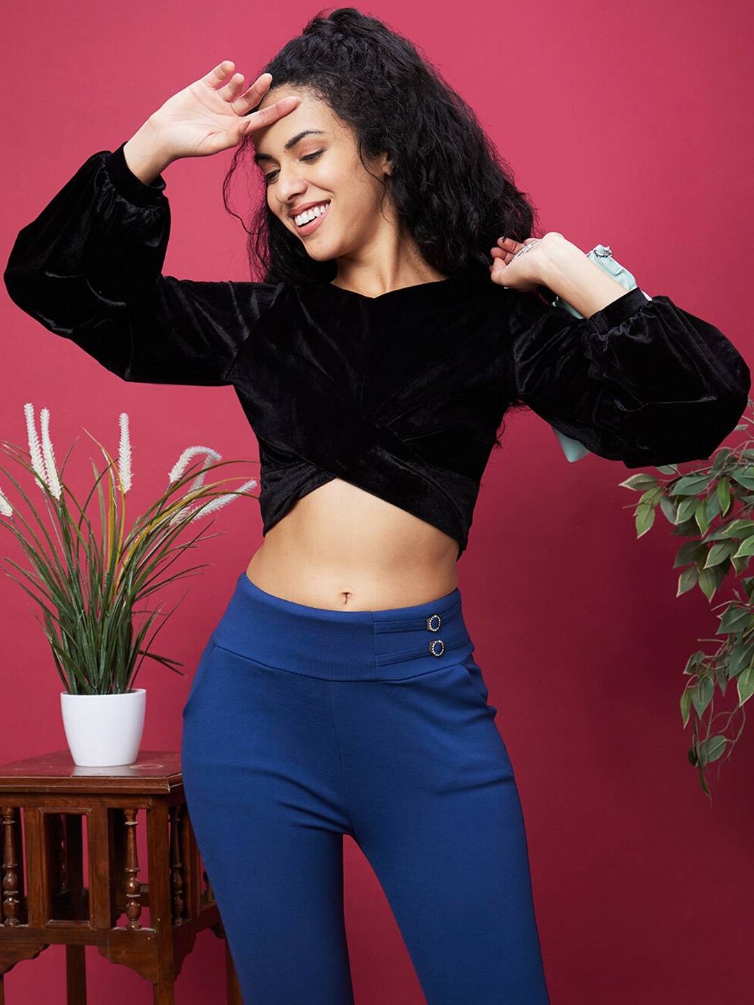 

Globus Puff Sleeve Velvet Crop Top, Black