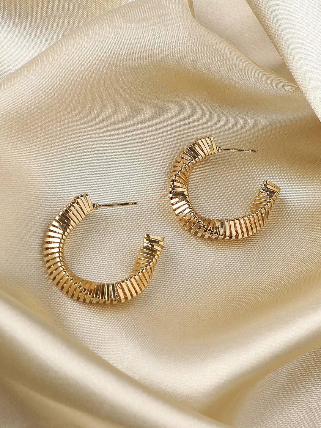 

SOHI Gold-Plated Contemporary Ripple Swirl Half Hoop Earrings