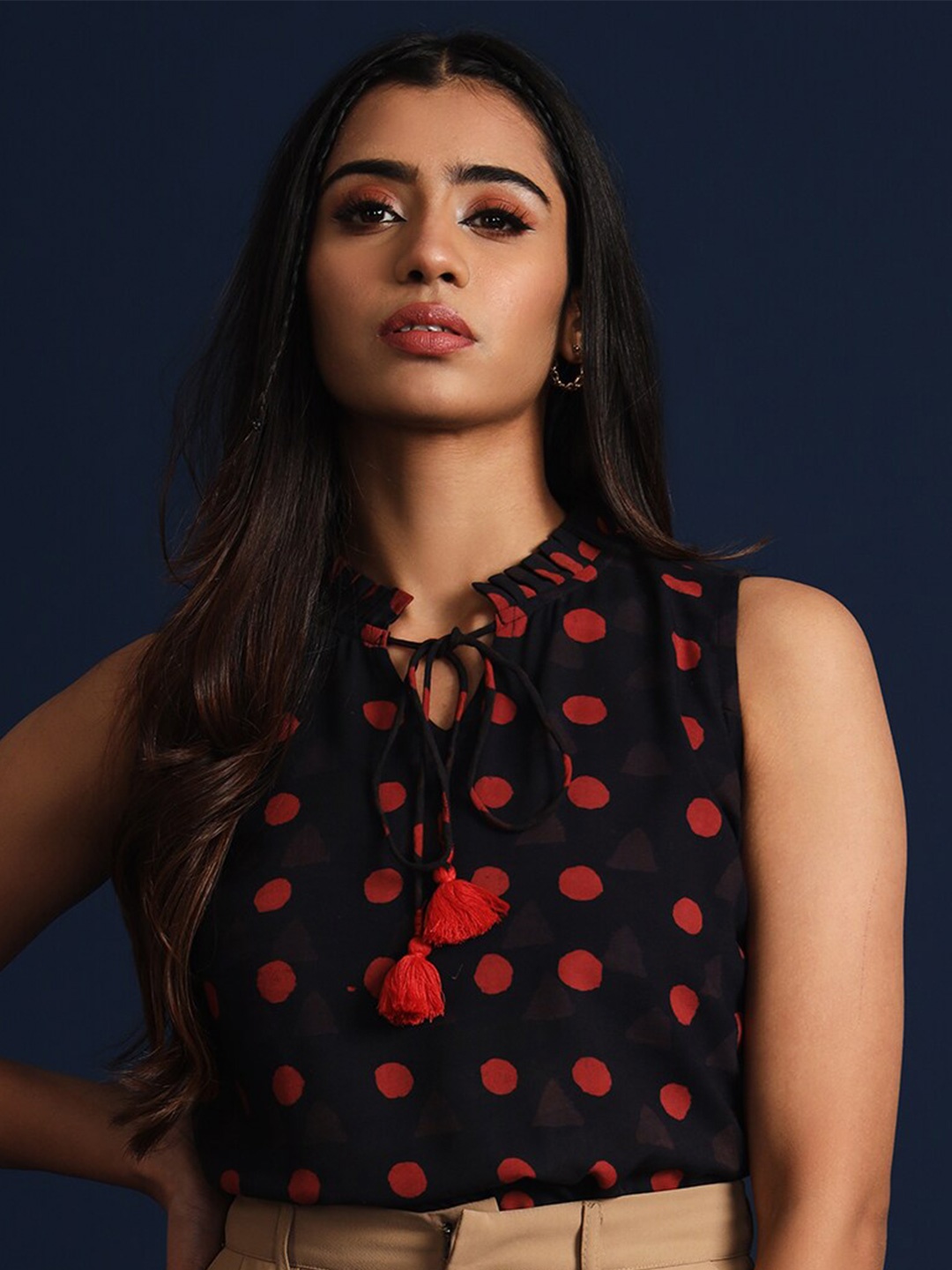 

Taavi Black Polka Dots Printed Tie-Up Neck Pure Cotton Longline Top