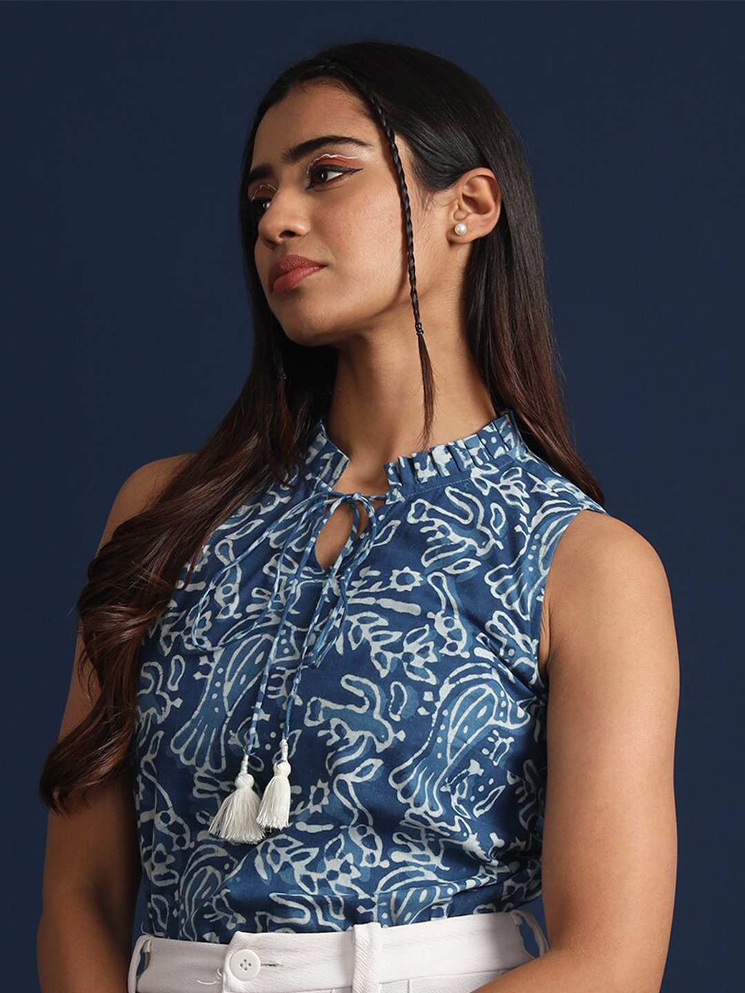 

Taavi Ethnic Motifs Printed Tie-Up Neck Sleeveless Pure Cotton Top, Blue
