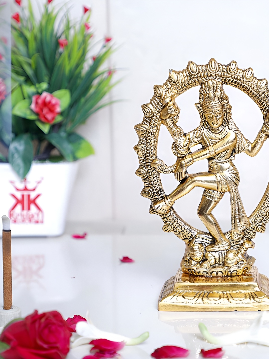 

Kridaykraft Gold Plated Dancing Shiva Natraja Metal Showpiece