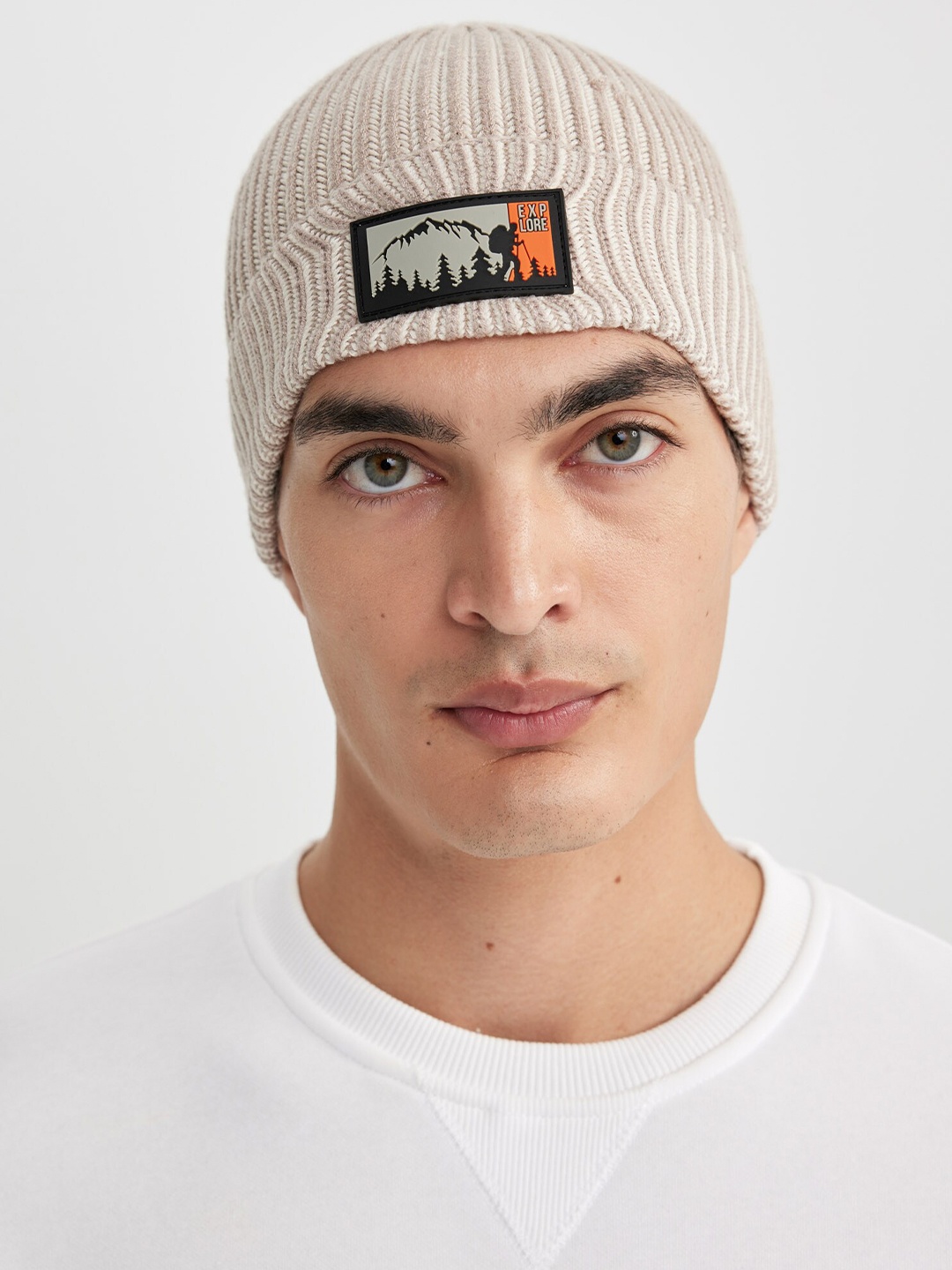 

DeFacto Self Design Applique Beanie, Beige