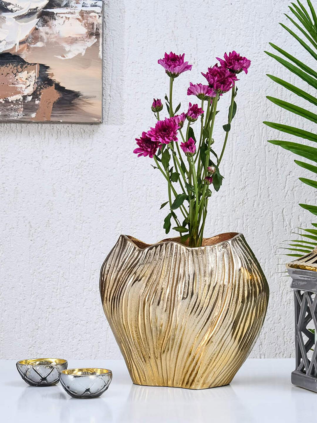 

Athome by Nilkamal Golden Wavy Textured Abstract Shaped Metal Vase, Gold