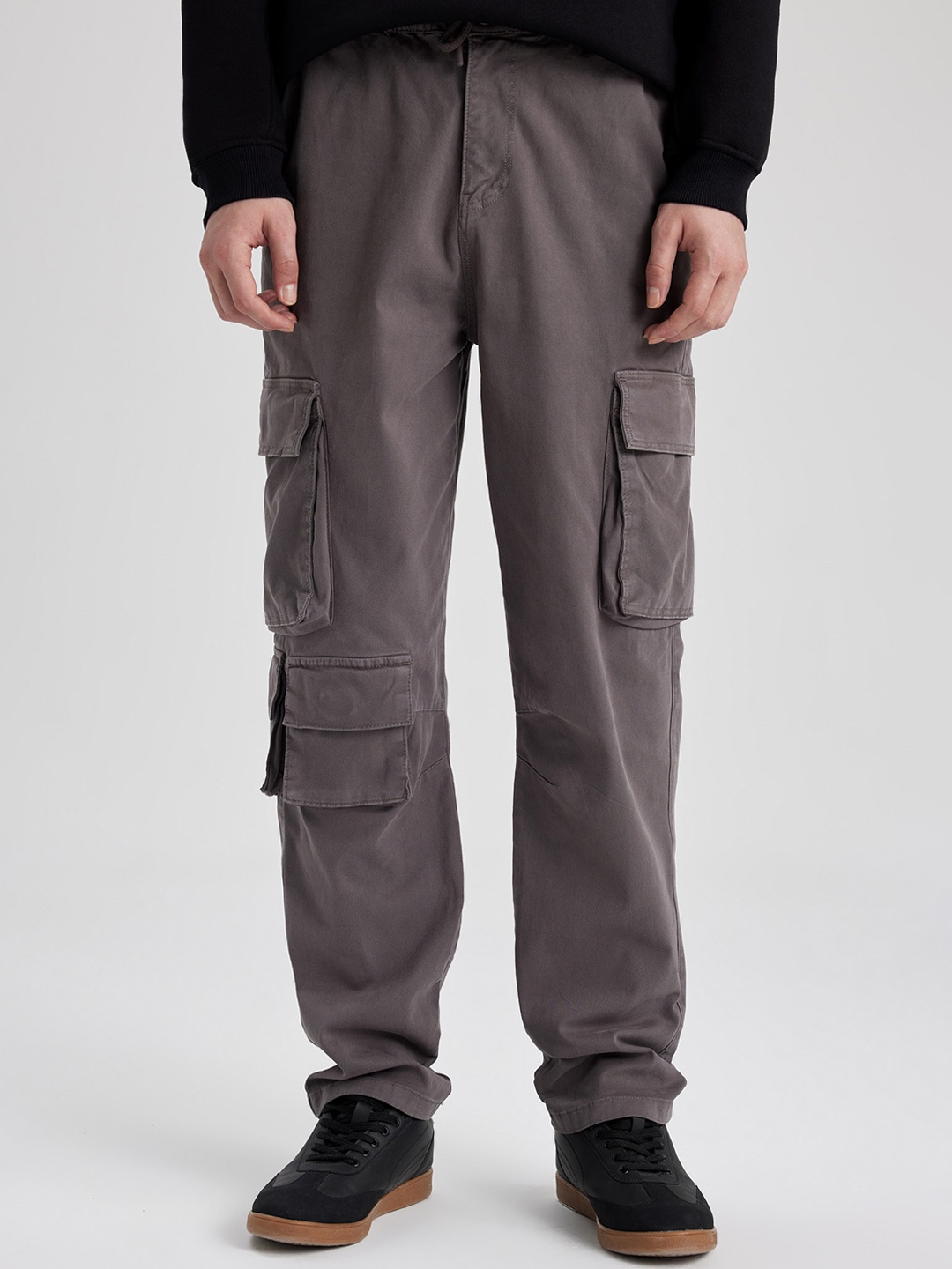 

DeFacto Men Mid-Rise Cargo Trousers, Grey