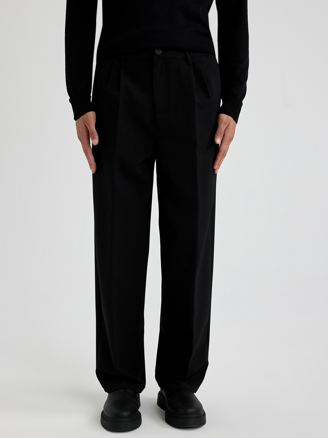 

DeFacto Men Mid-Rise Parallel Trousers, Black