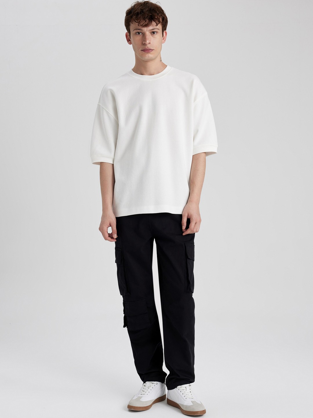 

DeFacto Men Mid-Rise Cargo Trousers, Black