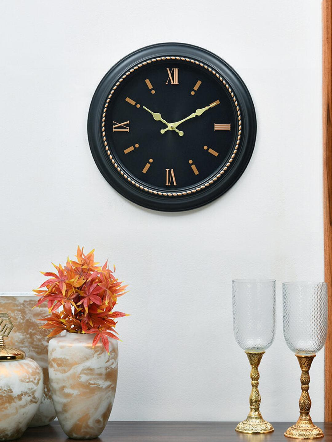 

Athome by Nilkamal Black & Gold Toned Textured Round Contemporary Wall Clock