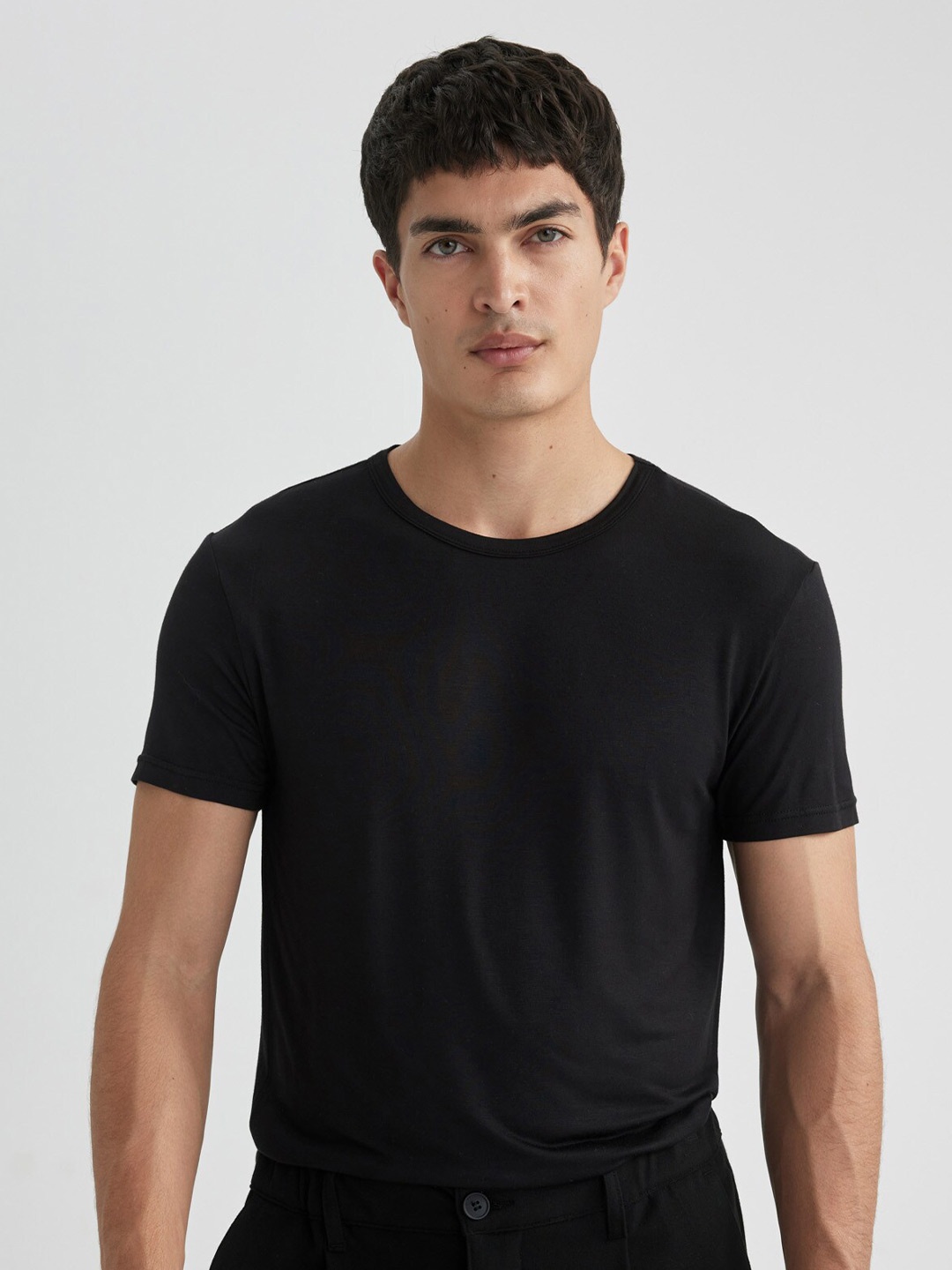 

DeFacto Round Neck Short Sleeves T-shirt, Black