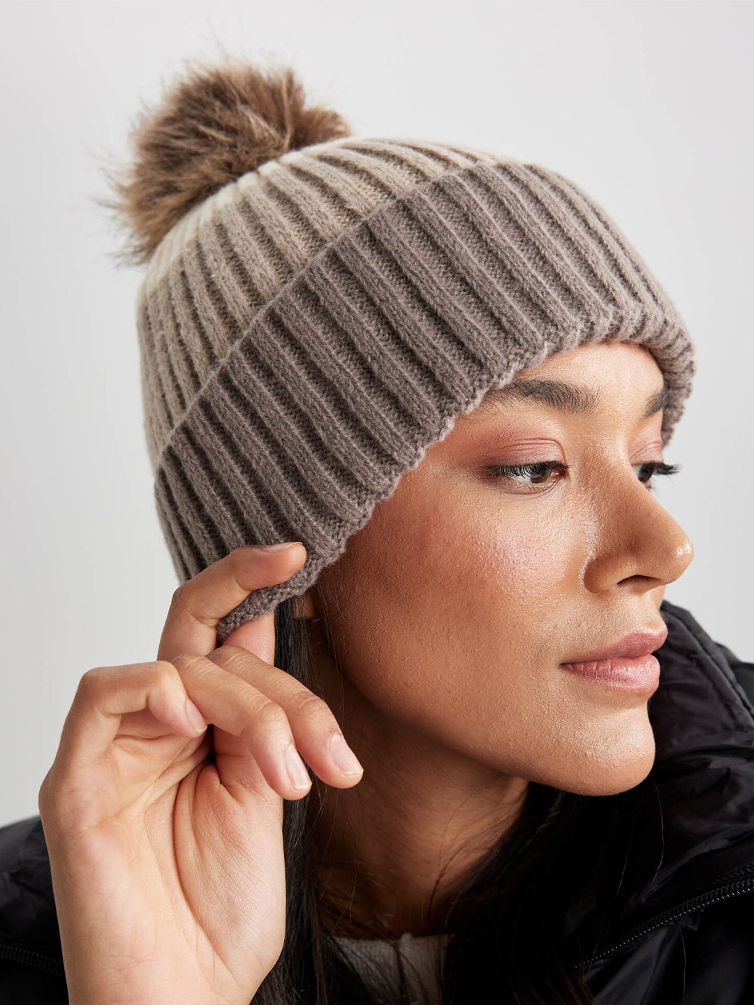 

DeFacto Colourblocked Pure Acrylic Fur Beanie, Brown