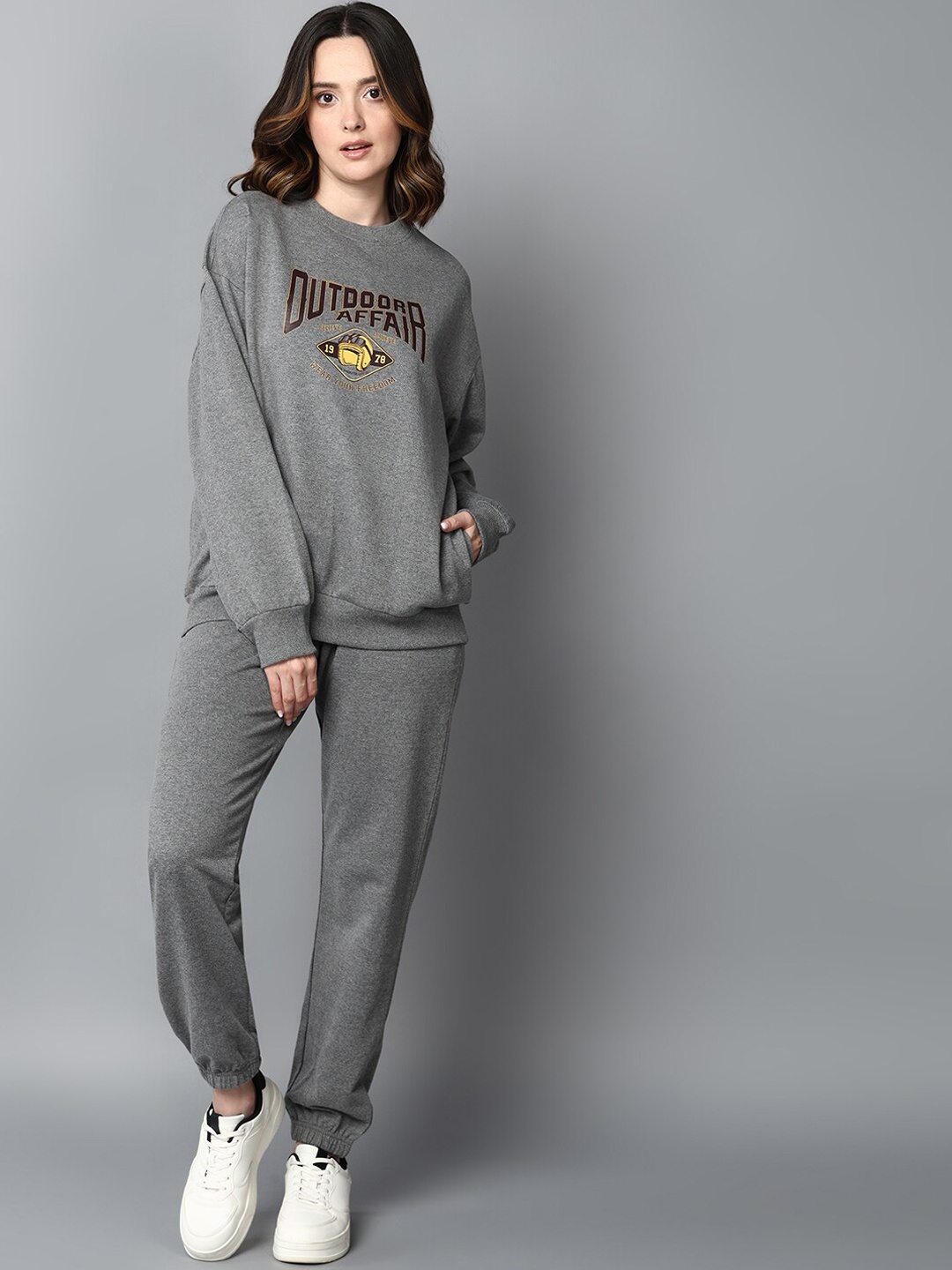 

The Roadster Lifestyle Co. Grey Typography Printed Sweatshirt & Joggers Tracksuit