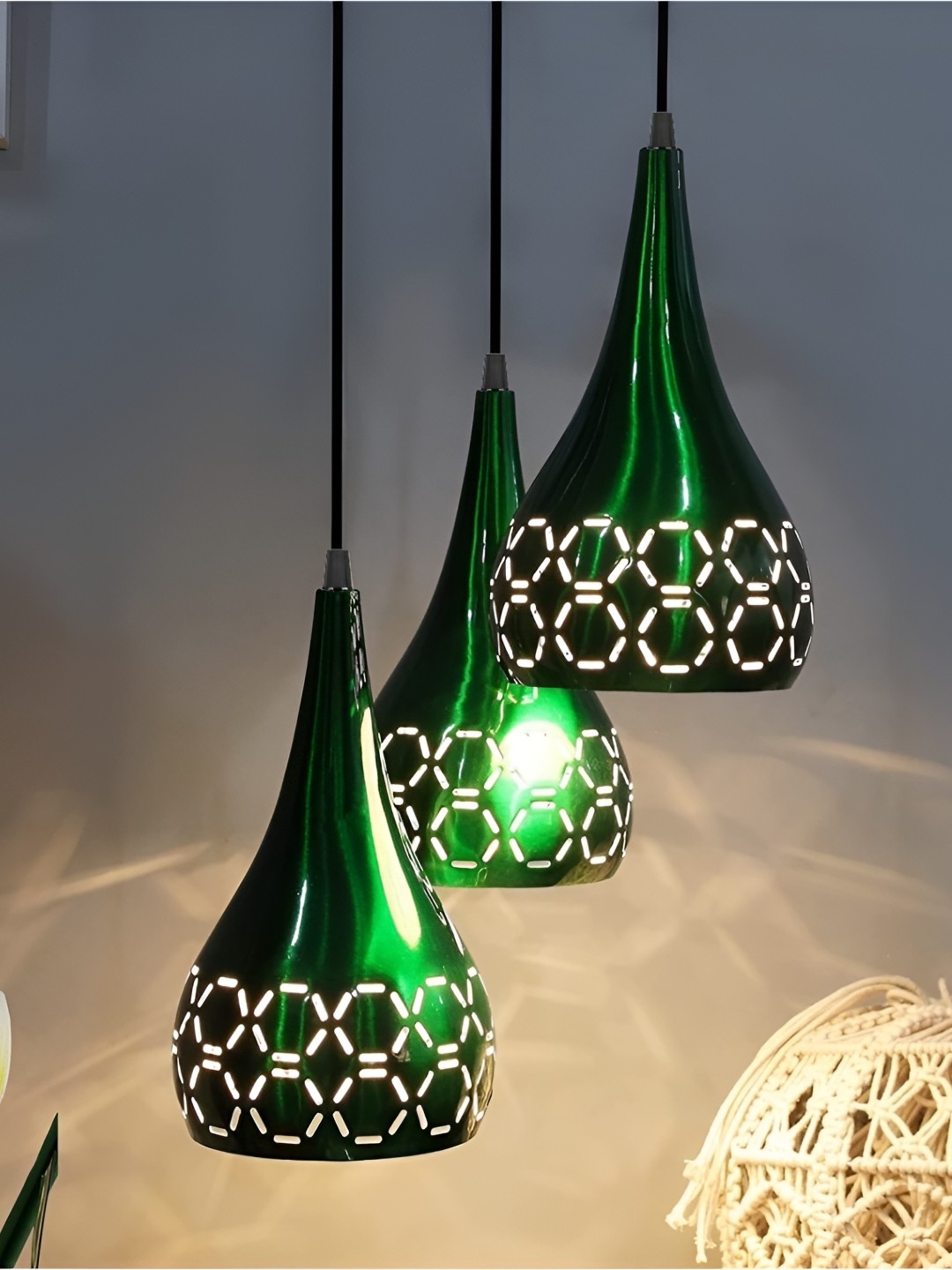 

GreyWings Green Colourblocked Aluminium Contemporary Ceiling Lamp