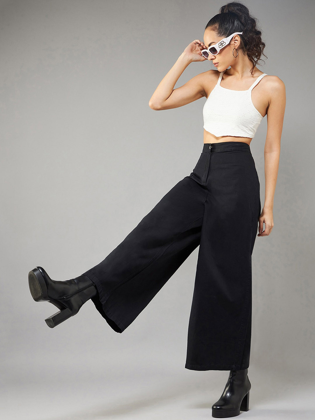 

DOLCE CRUDO Women Light Weight Relaxed Fit High-Rise Jeans, Black
