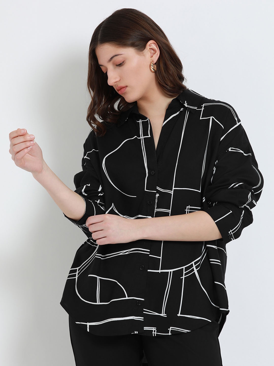 

DL Woman Abstract Printed Casual Oversized Shirt, Black